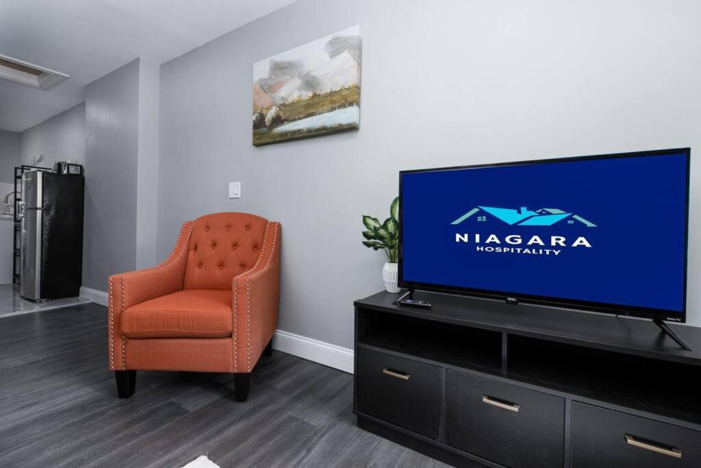 Cozy Micro Apartment, Minutes From Falls ナイアガラフォールズ エクステリア 写真