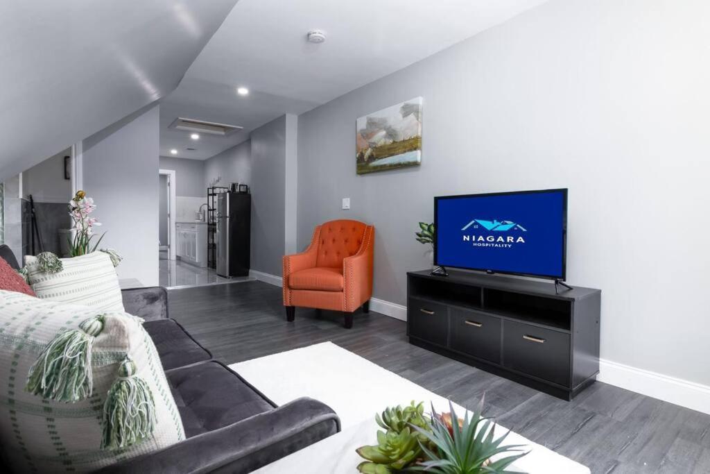 Cozy Micro Apartment, Minutes From Falls ナイアガラフォールズ エクステリア 写真