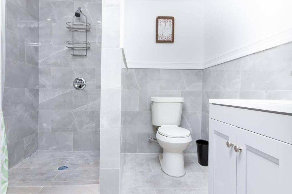 Cozy Micro Apartment, Minutes From Falls ナイアガラフォールズ エクステリア 写真